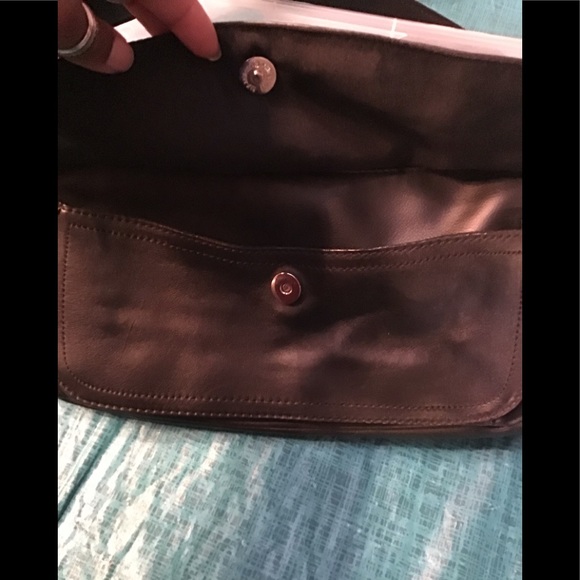 St. John’s Bay Leather Shoulder Bag with Front Pocket in Black. - Picture 5 of 5